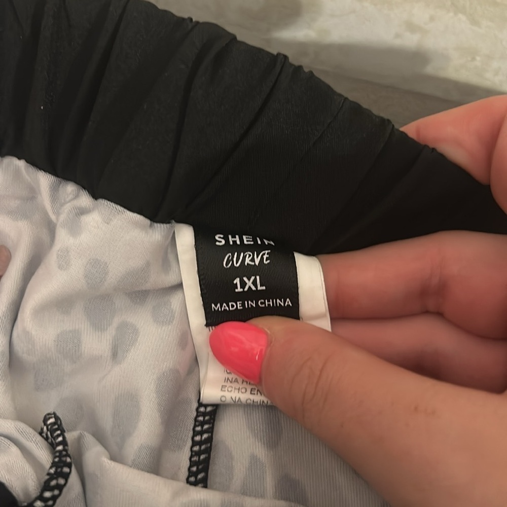 SHEIN Black and White Patterned Shorts - Picture 2 of 3